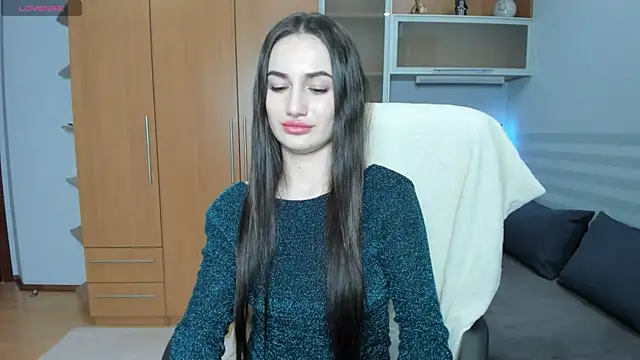 Snapshot of MiraaLes chatting on 04.17.26 MiraaLes online show from 04.17.26
