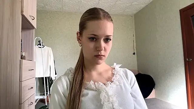 ZaidaSchwarten online show from 04.25.26
