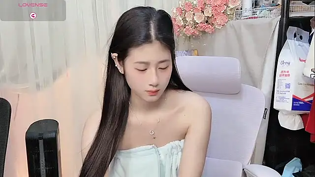 Yvonne-07 online show from 03.05.26