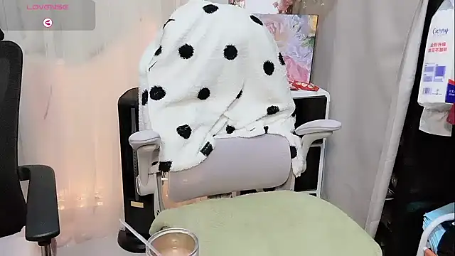 Yvonne-07 online show from 03.10.26