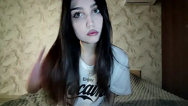 Qwami Amie online show from 02.26.26