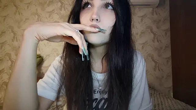 Qwami Amie online show from 03.16.26