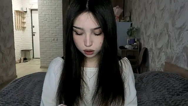 Qwami Amie online show from 06.20.26