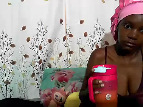 Snapshot of PetiteDoll_06 chatting on 03.01.26 PetiteDoll 06 online show from 03.01.26