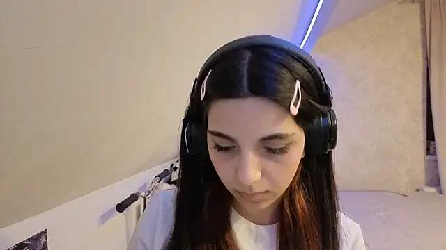 Snapshot of KizzieSchronce chatting on 02.11.26 KizzieSchronce online show from 02.11.26