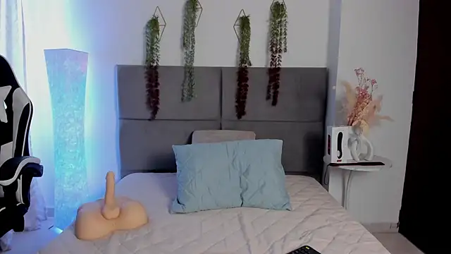 JulietaSnow online show from 04.29.26