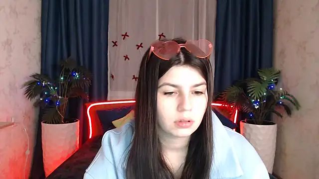 Snapshot of KisaModel chatting on 12.20.25 KisaModel online show from 12.20.25