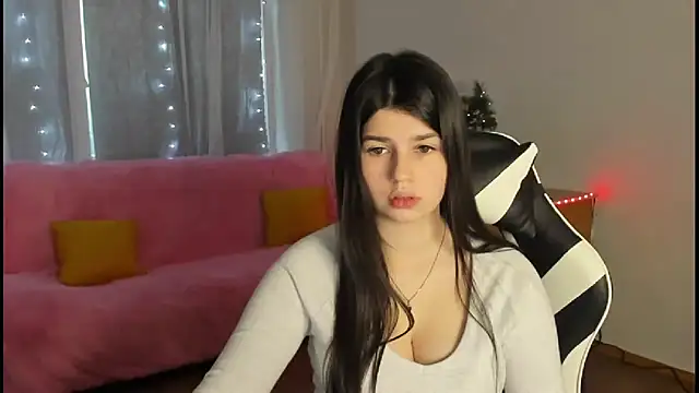 Snapshot of KisaModel chatting on 12.22.25 KisaModel online show from 12.22.25