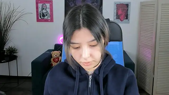 Snapshot of SirenMystiq chatting on 12.17.25 SirenMystiq online show from 12.17.25