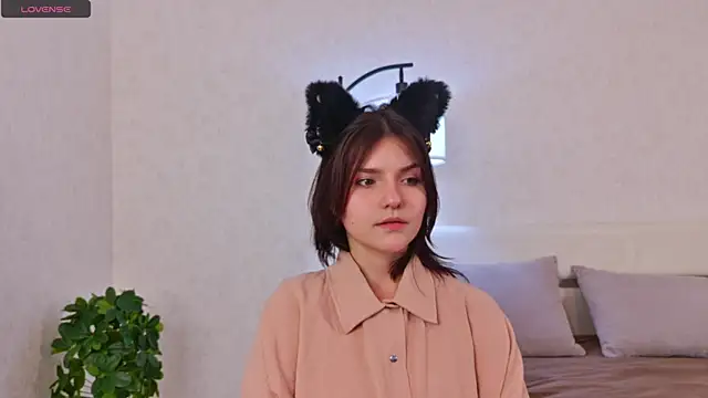 NyraVesperis online show from 04.23.26