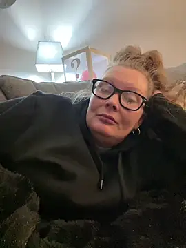 Snapshot of kissmyarch chatting on 12.20.25 kissmyarch online show from 12.20.25