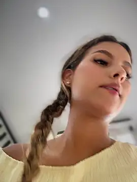 Snapshot of Valeria-escobar chatting on 07.28.26 Valeria-escobar online show from 07.28.26