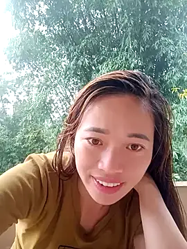 Snapshot of little-effy chatting on 05.18.26 little-effy online show from 05.18.26