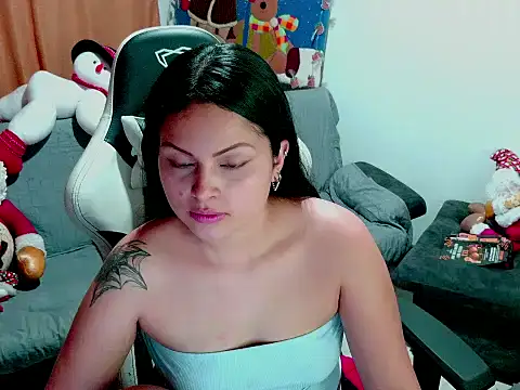 Snapshot of milk_hot_mafe chatting on 12.19.25 milk hot mafe online show from 12.19.25