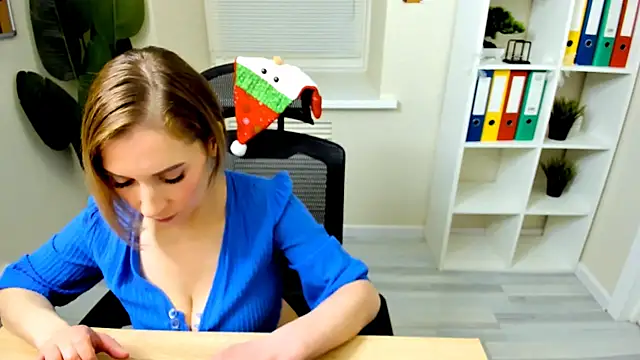 Snapshot of DakotaShelton chatting on 12.21.25 DakotaShelton online show from 12.21.25