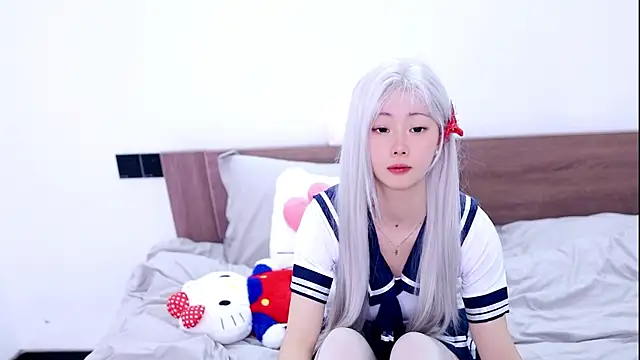 Snapshot of dali83 chatting on 12.22.25 dali83 online show from 12.22.25