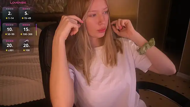 Snapshot of MollyyMayy chatting on 07.26.26 MollyyMayy online show from 07.26.26
