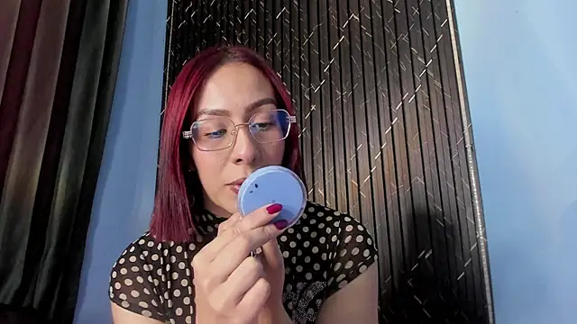 Moolly Evanz online show from 07.15.26