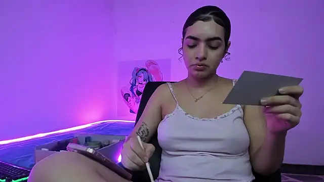 Snapshot of kari-10 chatting on 12.20.25 kari-10 online show from 12.20.25