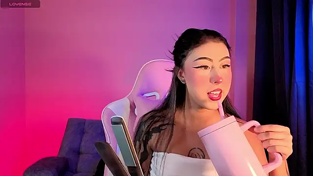 Snapshot of sharonbone chatting on 02.28.26 sharonbone online show from 02.28.26