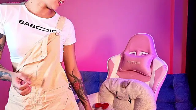 Snapshot of sharonbone chatting on 03.19.26 sharonbone online show from 03.19.26