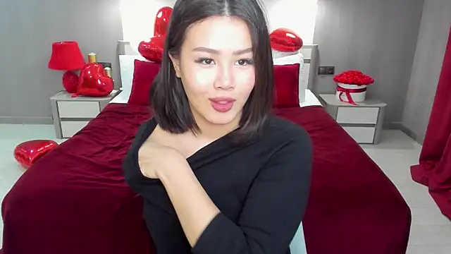 Snapshot of Brunette_Charm chatting on 03.08.26 Brunette Charm online show from 03.08.26