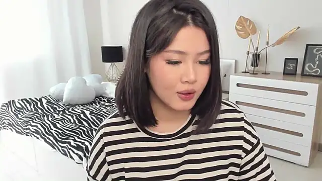 Snapshot of Brunette_Charm chatting on 03.11.26 Brunette Charm online show from 03.11.26