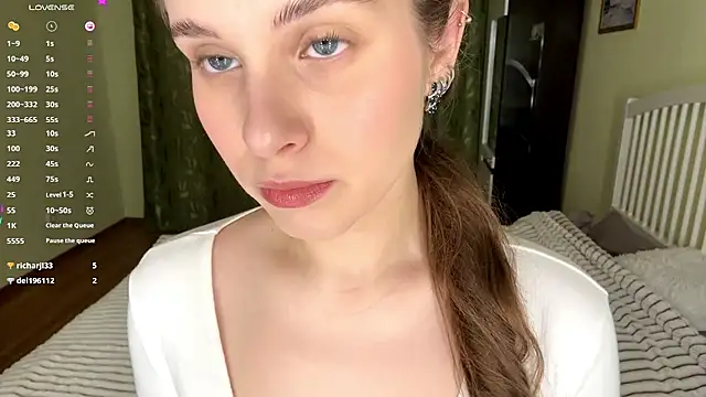 MiaBlanko online show from 12.17.25