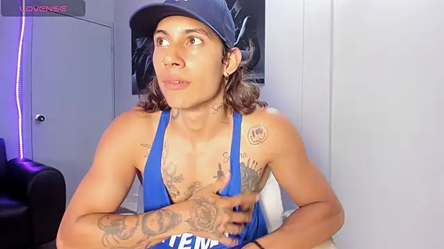 Snapshot of Jese_23 chatting on 12.18.25 Jese 23 online show from 12.18.25