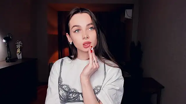 Snapshot of YvonneRobes chatting on 01.08.26 YvonneRobes online show from 01.08.26