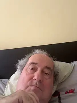 Snapshot of csikar chatting on 02.18.26 csikar online show from 02.18.26