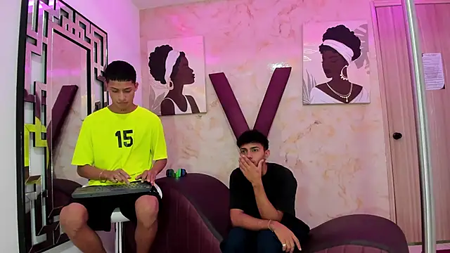 Snapshot of DIAMOND_BLACKS chatting on 12.15.25 DIAMOND BLACKS online show from 12.15.25