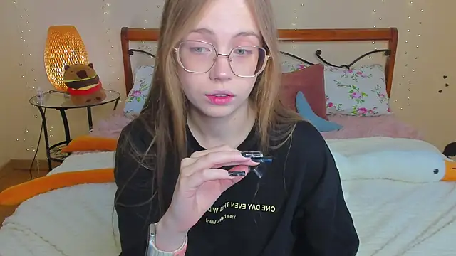 Snapshot of miya_soft chatting on 05.25.26 miya soft online show from 05.25.26