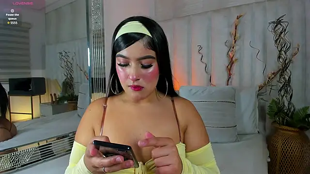 Snapshot of im_ariana_ chatting on 07.29.26 im ariana online show from 07.29.26