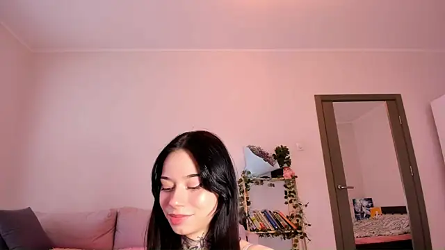 Snapshot of Crystal_zen chatting on 12.15.25 Crystal zen online show from 12.15.25