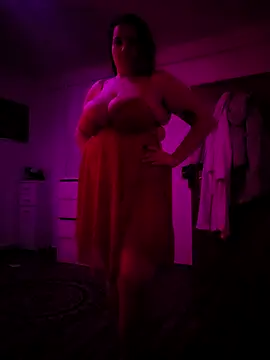 Snapshot of leyaDeea chatting on 12.13.25 leyaDeea online show from 12.13.25