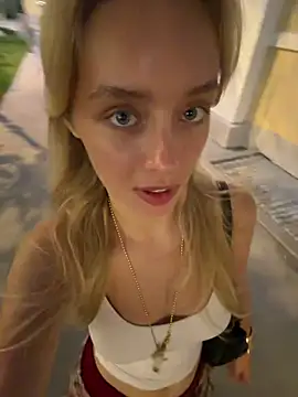 Snapshot of SunnyShiney chatting on 05.19.26 SunnyShiney online show from 05.19.26