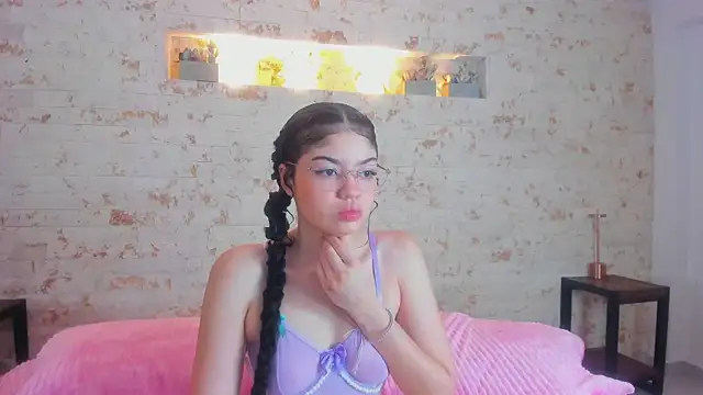 Snapshot of chloe_cortez chatting on 05.23.26 chloe cortez online show from 05.23.26