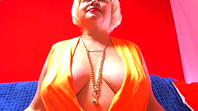 Snapshot of NaughtyMILF4UX chatting on 05.01.26 NaughtyMILF4UX online show from 05.01.26