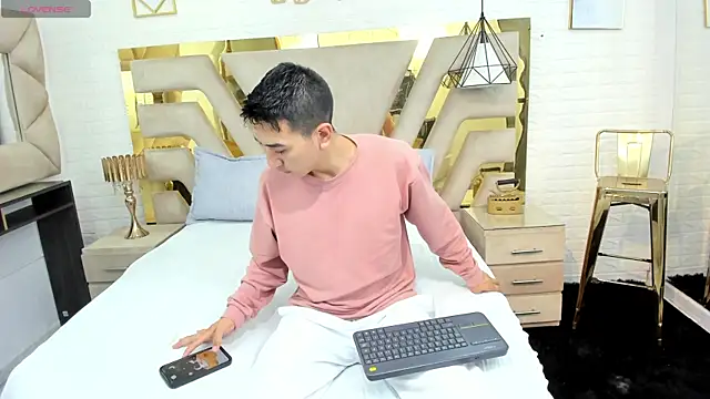 Snapshot of matias_jeong chatting on 12.18.25 matias jeong online show from 12.18.25