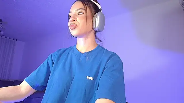 Snapshot of alina_lee chatting on 05.28.26 alina lee online show from 05.28.26