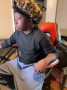 YourLittleBoyfriend online show from 01.06.26