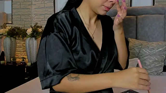 Snapshot of LanaRouse chatting on 12.19.25 LanaRouse online show from 12.19.25