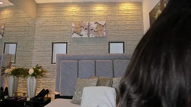 Snapshot of LanaRouse chatting on 12.22.25 LanaRouse online show from 12.22.25