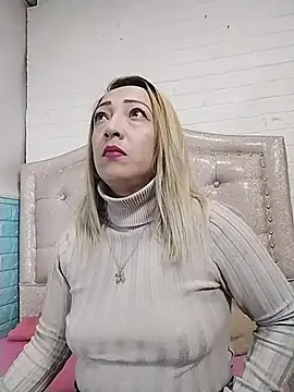 Snapshot of DanaMontana chatting on 01.06.26 DanaMontana online show from 01.06.26