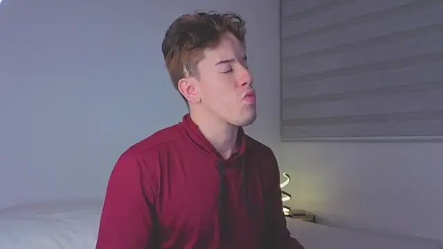 Snapshot of maxxcooper1 chatting on 12.21.25 maxxcooper1 online show from 12.21.25