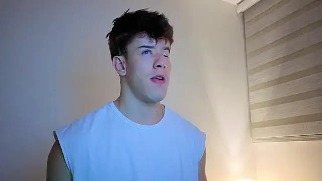 Snapshot of maxxcooper1 chatting on 12.23.25 maxxcooper1 online show from 12.23.25