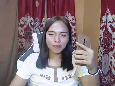 Snapshot of ur_lovelyjessy chatting on 12.20.25 ur lovelyjessy online show from 12.20.25