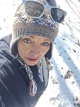 Snapshot of gailbee12 chatting on 01.31.26 gailbee12 online show from 01.31.26