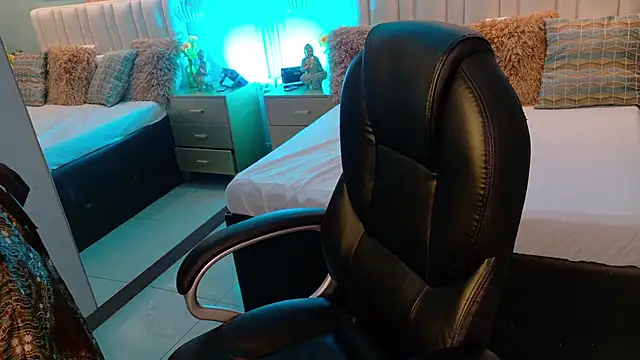 Snapshot of danielamilles chatting on 02.24.26 danielamilles online show from 02.24.26